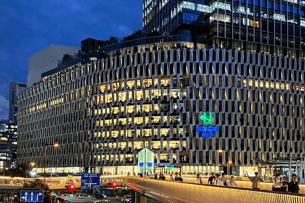 夜の阪神梅田本店