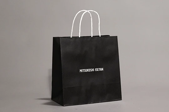 三越, 食料品用　有料で販売される食料品用紙袋。三越と伊勢丹で共通のデザインを使用。