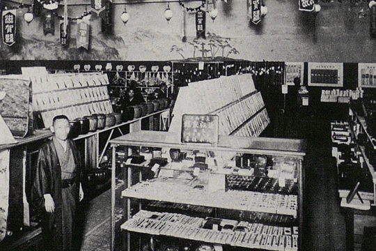 1907年の上野店 陳列販売を導入して百貨店営業を始めた 引用(1)