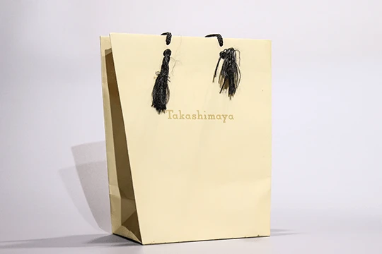 ニューヨーク高島屋, 1993年から2010年までニューヨークのフィフスアベニューで営業した海外店舗。台形が特徴的な紙袋。