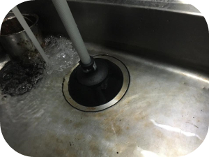 流しのつまりを一瞬で解消する５つの簡単な方法