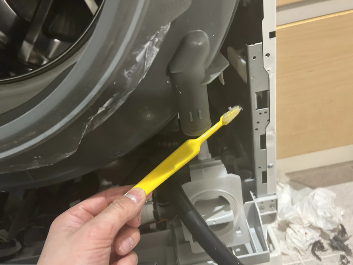 パナソニックドラムの乾燥経路に歯ブラシを落とした時の解決法