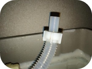 トイレタンクの水が止まらない時の原因と対処法