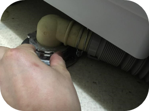 洗濯機で起こる水漏れの原因と修理方法