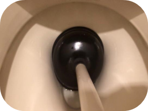 ラバーカップを使ったトイレつまりの直し方