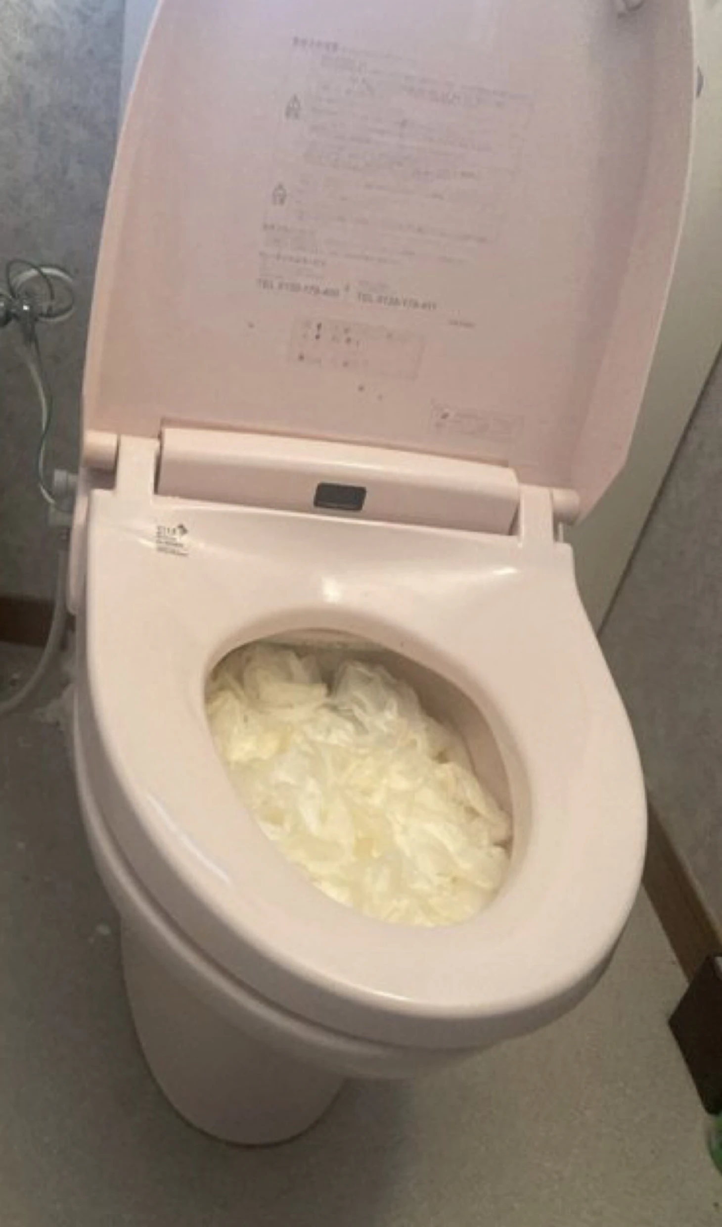 トイレが突然つまった際に絶対に避けるべきNG行動