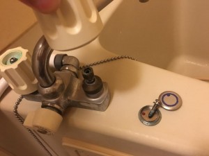 風呂の蛇口から水漏れしている場合の対処法