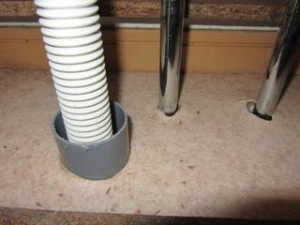 洗濯機の排水口から来る臭いの原因とその対処法