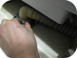 洗濯機で起こる水漏れの原因と修理方法