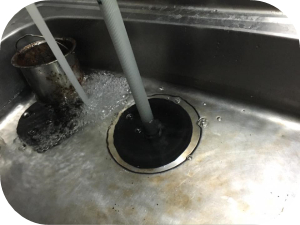 流しのつまりを一瞬で解消する５つの簡単な方法