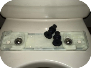 覚えておきたい！トイレ便座の外し方