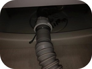 洗濯機の排水ホースを交換する方法