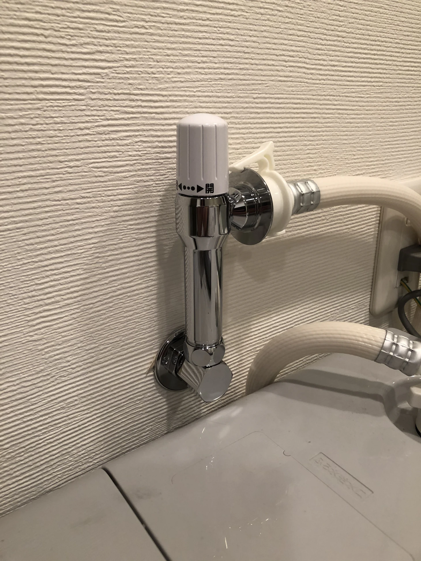 【蛇口が低くてドラム式が入らない！】壁ピタ水栓の効果と、1.5万円〜で蛇口の位置を高くする交換費用相場
