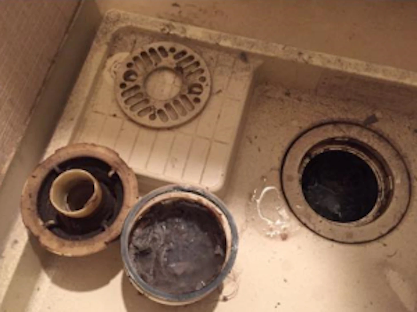 洗濯機でつまりが起きた際に業者に依頼すべき３つのケース