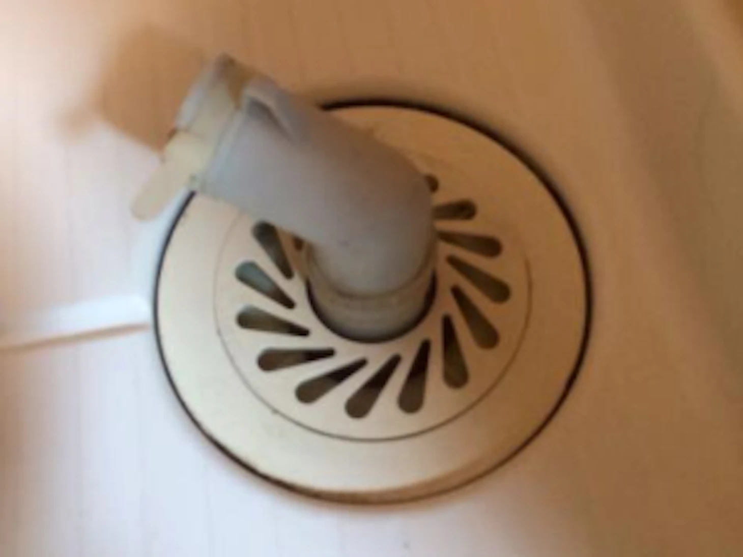 洗濯機の排水口の掃除の仕方