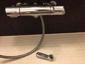 風呂の蛇口から水漏れしている場合の対処法