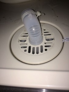洗濯機の排水口から来る臭いの原因とその対処法
