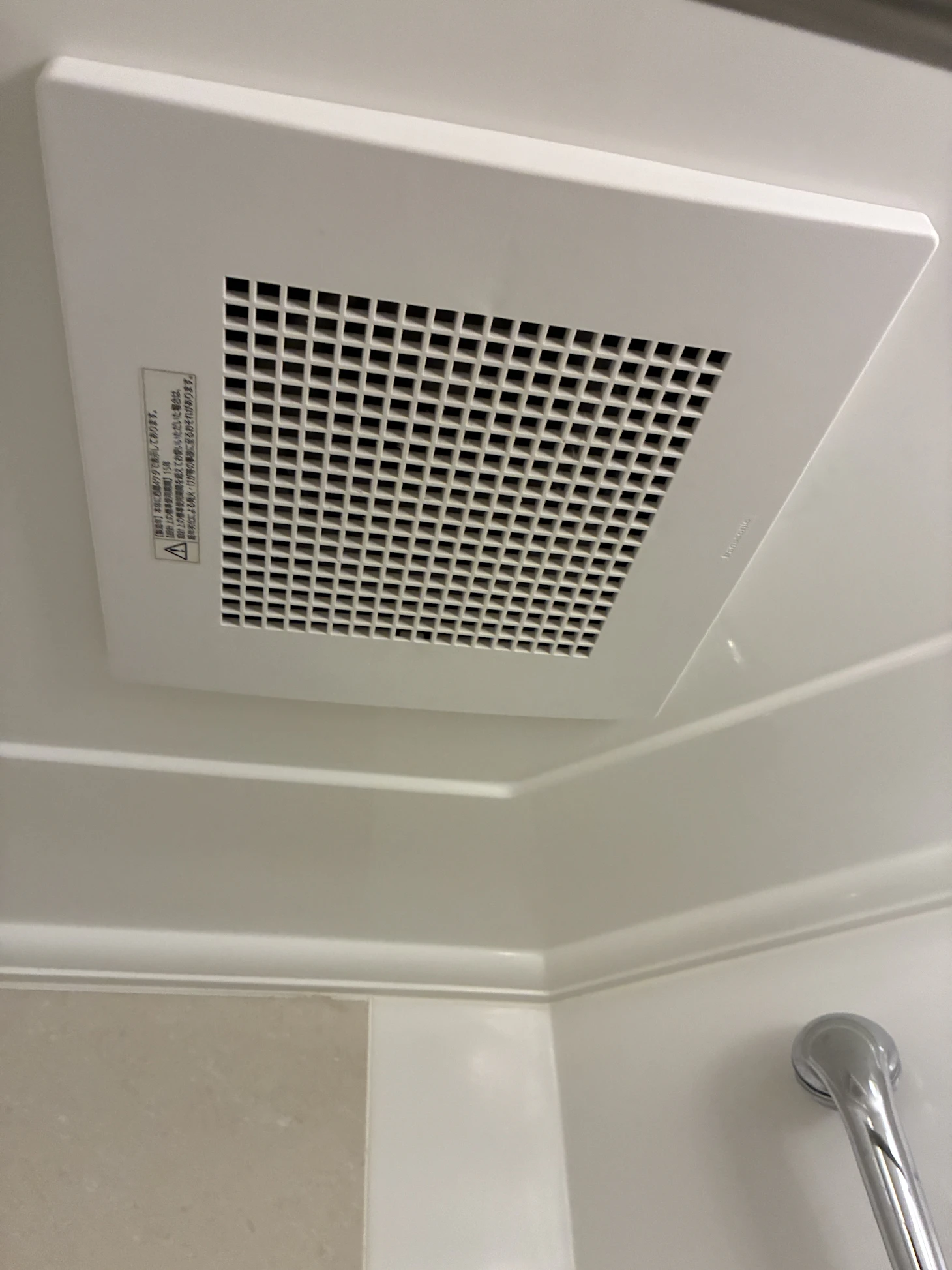 【場所別】換気扇の交換費用はいくら？相場・安く抑える3つの裏ワザと寿命のサイン