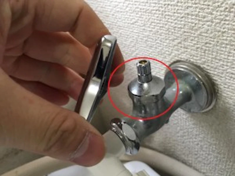 洗濯機の水漏れを業者に依頼すべき5つのケース