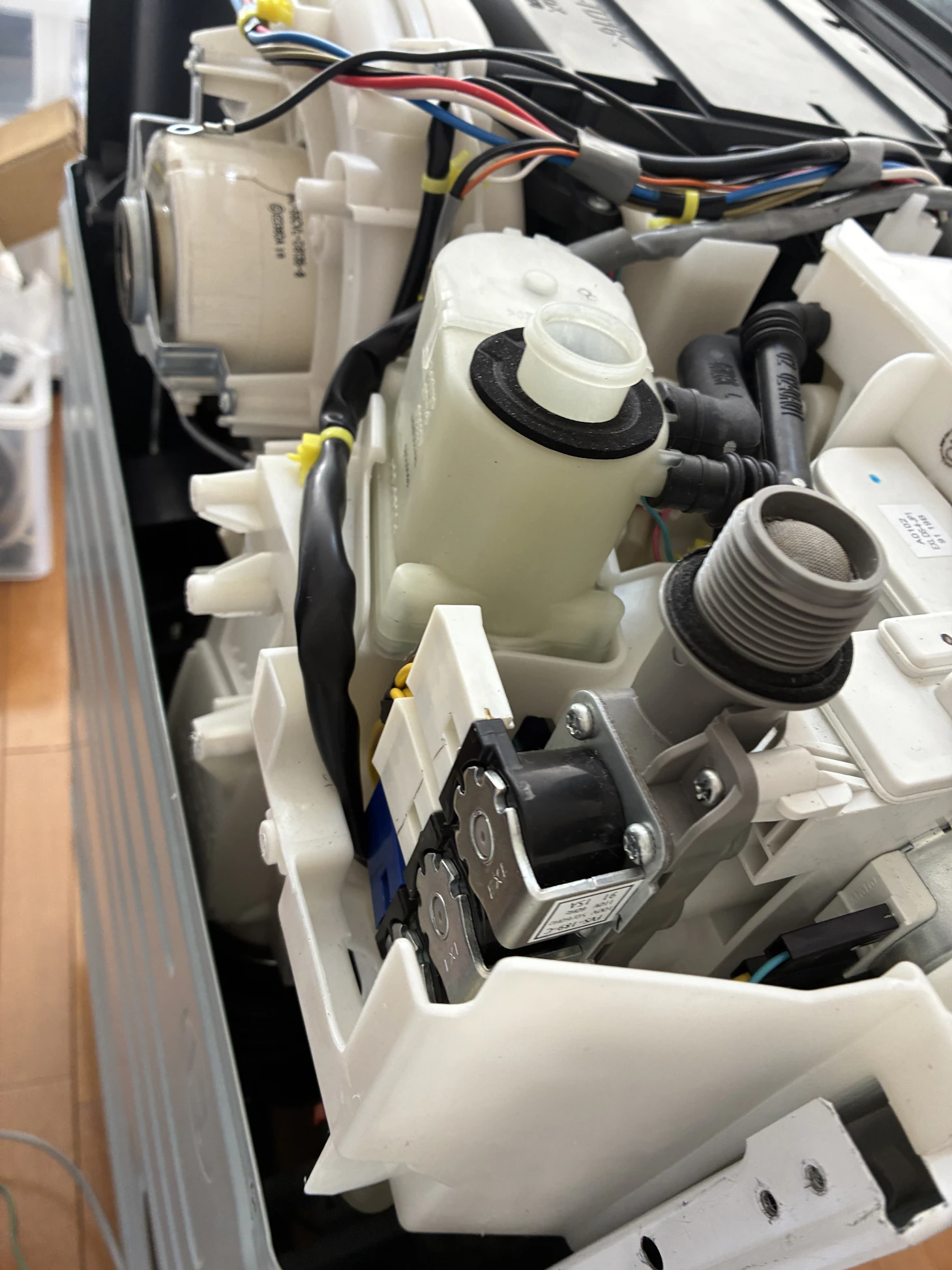 【Panasonic NA-VX9800L】U14エラーの真実｜「7年・2500回」の限界と、プロが教える給水弁交換の重要性