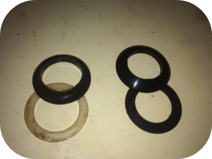 洗面台の床から水漏れしている時に確認すべきポイント