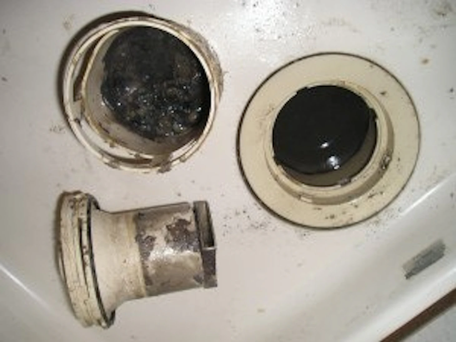 超簡単！洗濯機の排水口つまりを解消する手順