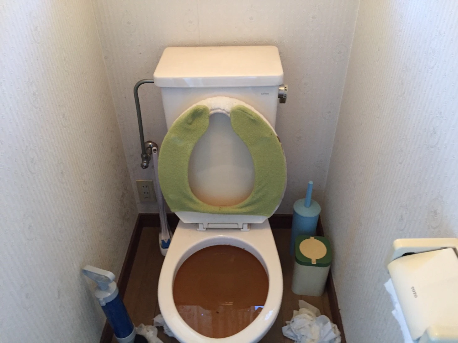 深夜のトイレつまり…24時間修理業者を呼ぶ前に確認すべきこと