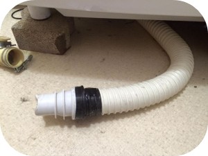 洗濯機の排水ホースを交換する方法