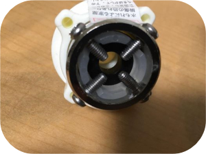 洗濯機の給水ホースから水漏れしている場合の修理方法