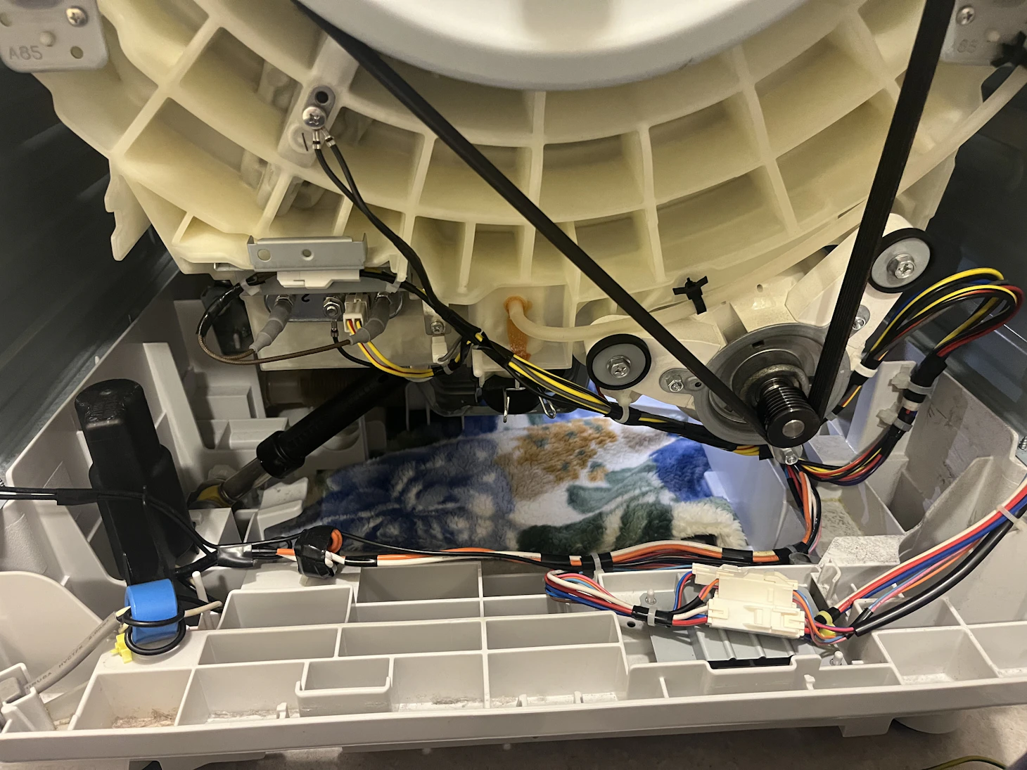 ドラム式洗濯機にブラジャーのワイヤーが入った時の対処法｜取り出し方・異音・修理費用・放置する危険性まで専門業者目線で解説