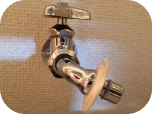 洗濯機の給水ホースから水漏れしている場合の修理方法