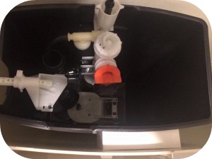 トイレタンクの水が止まらない時の原因と対処法