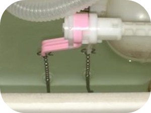 トイレのレバーが原因で起こるトラブルとその交換方法