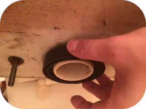 トイレタンクから水漏れしている場合の対処法