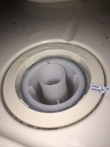 洗濯機の排水口から来る臭いの原因とその対処法