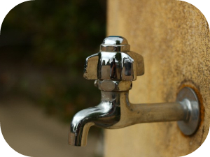 洗濯機の給水ホースから水漏れしている場合の修理方法