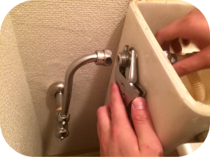 トイレタンクから水漏れしている場合の対処法