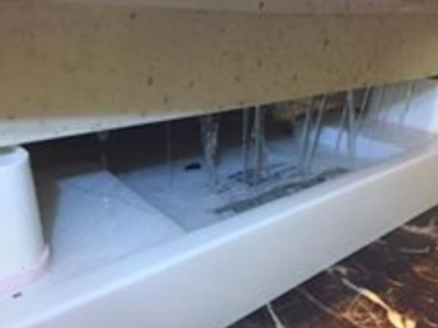 洗濯機の水漏れを業者に依頼すべき5つのケース