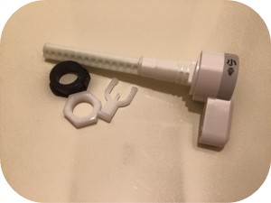 トイレのレバーが原因で起こるトラブルとその交換方法