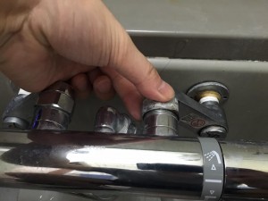 風呂の蛇口から水漏れしている場合の対処法