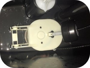 トイレタンクの水が止まらない時の原因と対処法