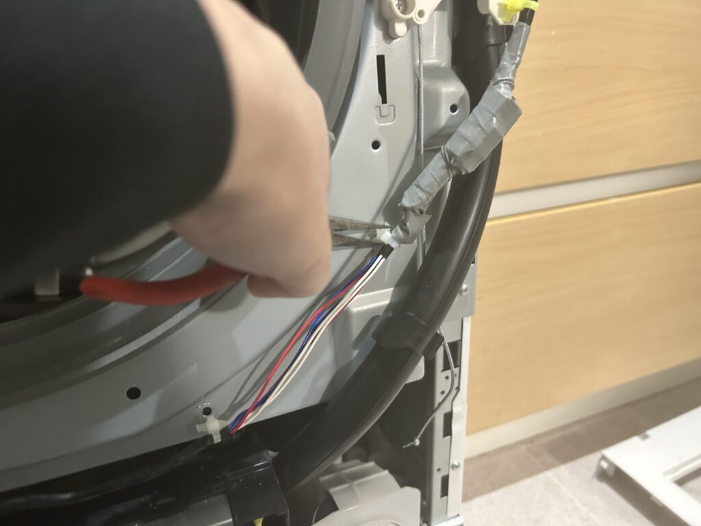 パナソニックドラムの乾燥経路に歯ブラシを落とした時の解決法