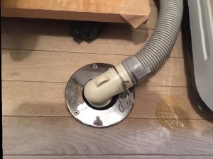 洗濯機の排水口から来る臭いの原因とその対処法