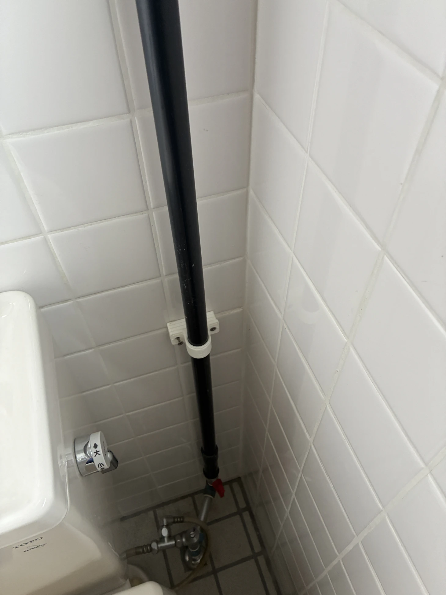 トイレの床から水漏れ？原因の特定方法と修理費用の相場を徹底ガイド