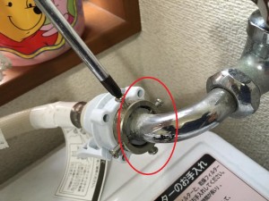 洗濯機の水漏れを業者に依頼すべき5つのケース