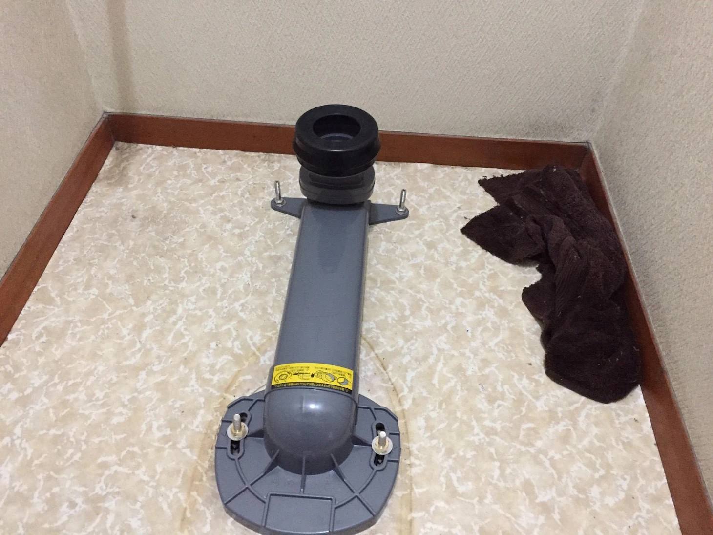 トイレの床から水漏れ…原因はフランジ？交換が必要なケースと修理費用をプロが徹底解説（前半）