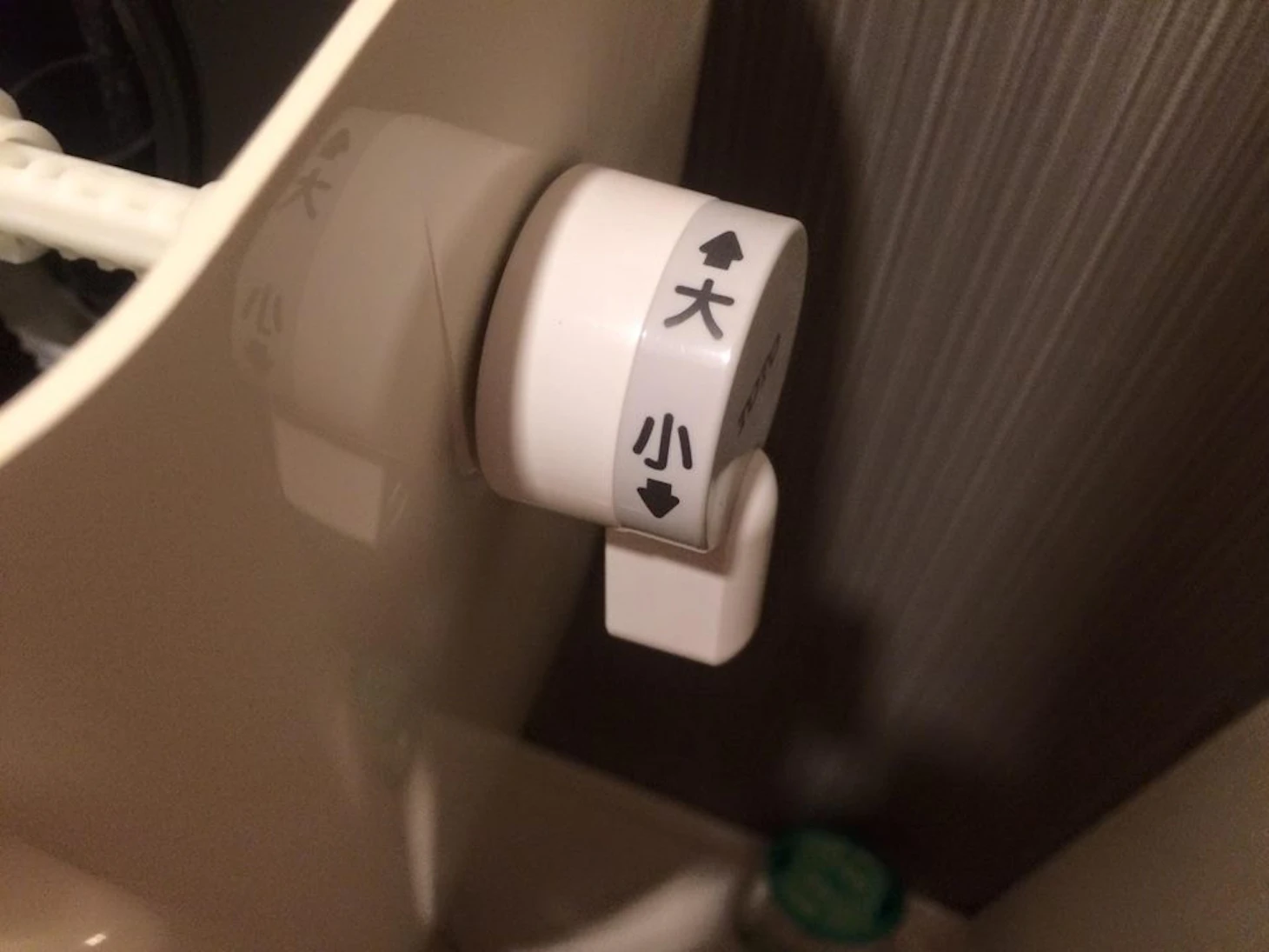 トイレのレバーが原因で起こるトラブルとその交換方法