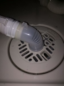 洗濯機の排水口から来る臭いの原因とその対処法