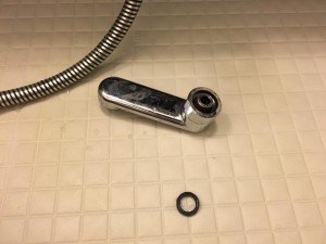 風呂の蛇口から水漏れしている場合の対処法