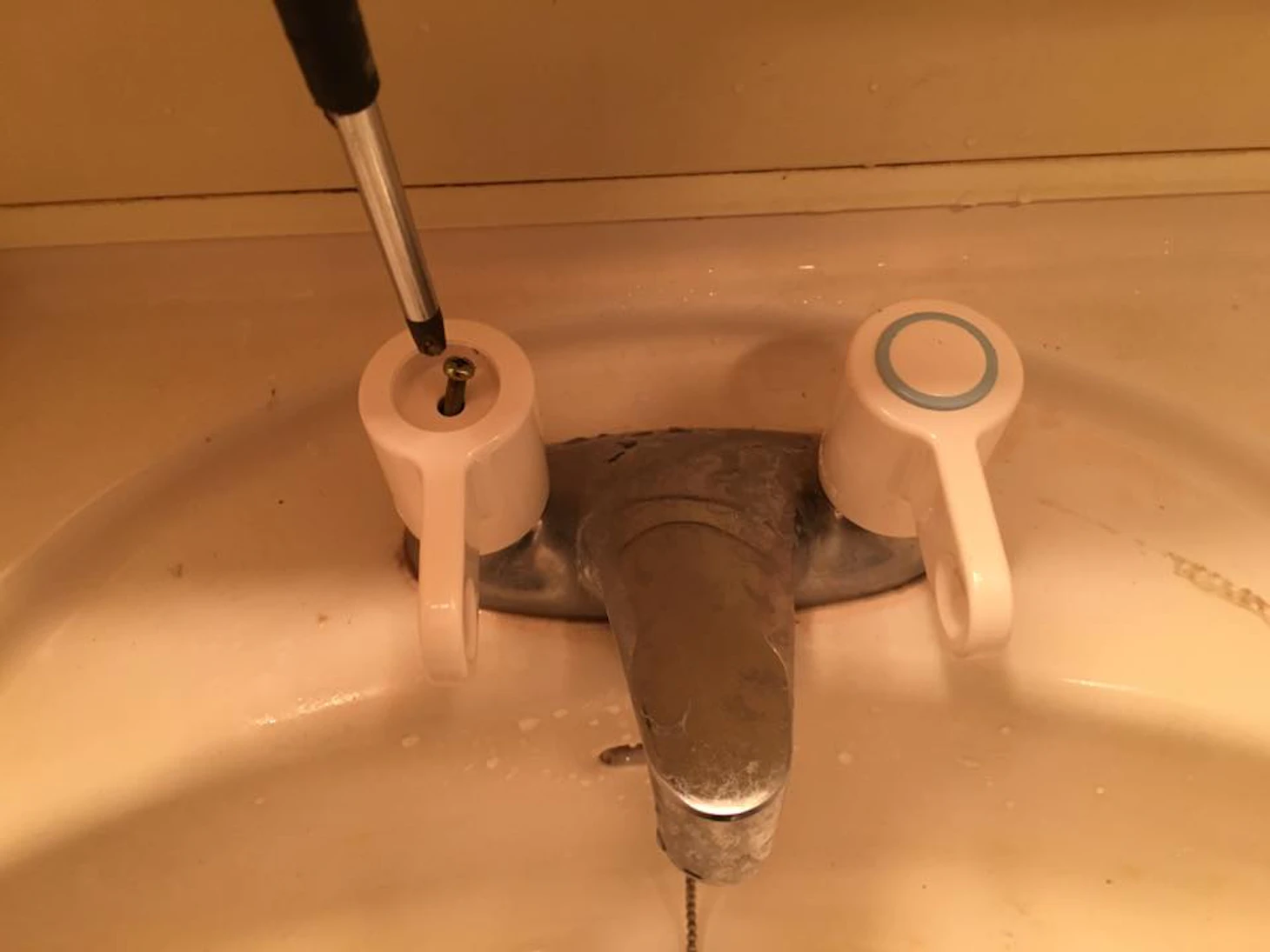 水道屋が教える！簡単に蛇口のハンドルを交換する方法